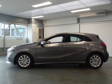 Mercedes-Benz A-Klasse 180 Business Solution Navigatie, Achteruitrijcamera, Cruise contr