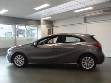 Mercedes-Benz A-Klasse 180 Business Solution Navigatie, Achteruitrijcamera, Cruise contr