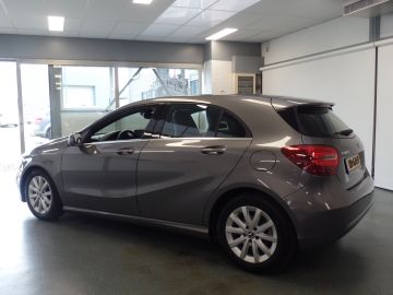 Mercedes-Benz A-Klasse 180 Business Solution Navigatie, Achteruitrijcamera, Cruise contr
