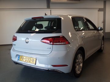 Volkswagen Golf 1.0 TSI Comfortline Navigatie, Clima controle, Cruise controle, P