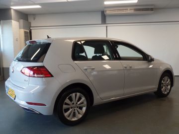 Volkswagen Golf 1.0 TSI Comfortline Navigatie, Clima controle, Cruise controle, P