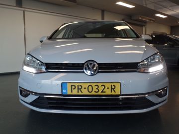 Volkswagen Golf 1.0 TSI Comfortline Navigatie, Clima controle, Cruise controle, P