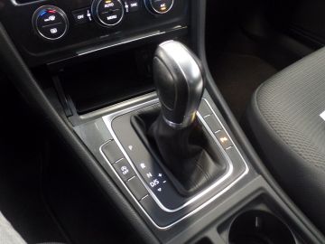 Volkswagen Golf 1.0 TSI Comfortline Navigatie, Clima controle, Cruise controle, P