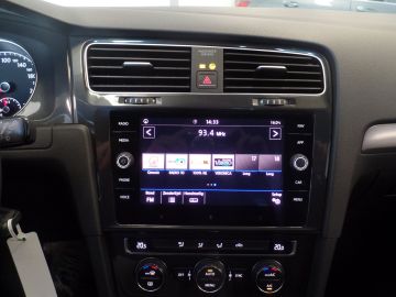 Volkswagen Golf 1.0 TSI Comfortline Navigatie, Clima controle, Cruise controle, P