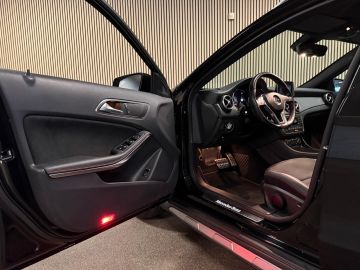 Mercedes-Benz GLA 200 AMG STYLING-PANORAMA-STOELVERWARMING-XENON-TREKHAAK-DEALER ON