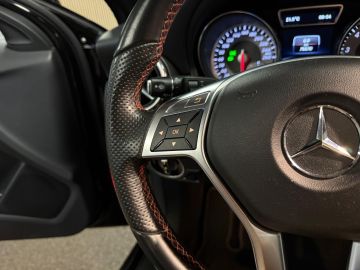 Mercedes-Benz GLA 200 AMG STYLING-PANORAMA-STOELVERWARMING-XENON-TREKHAAK-DEALER ON