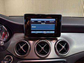 Mercedes-Benz GLA 200 AMG STYLING-PANORAMA-STOELVERWARMING-XENON-TREKHAAK-DEALER ON