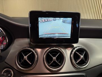 Mercedes-Benz GLA 200 AMG STYLING-PANORAMA-STOELVERWARMING-XENON-TREKHAAK-DEALER ON