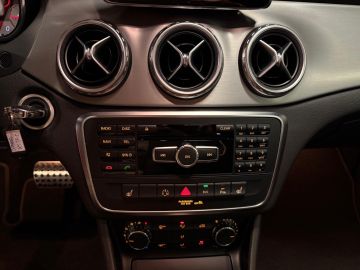 Mercedes-Benz GLA 200 AMG STYLING-PANORAMA-STOELVERWARMING-XENON-TREKHAAK-DEALER ON