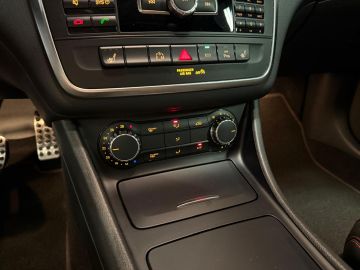 Mercedes-Benz GLA 200 AMG STYLING-PANORAMA-STOELVERWARMING-XENON-TREKHAAK-DEALER ON