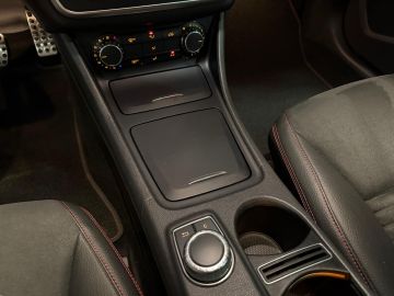 Mercedes-Benz GLA 200 AMG STYLING-PANORAMA-STOELVERWARMING-XENON-TREKHAAK-DEALER ON