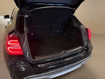 Mercedes-Benz GLA 200 AMG STYLING-PANORAMA-STOELVERWARMING-XENON-TREKHAAK-DEALER ON