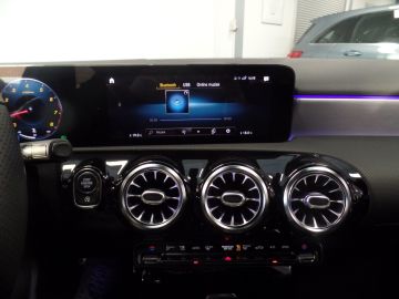 Mercedes-Benz A-Klasse 180 Business Solution AMG Full options, Amg pakket!!, Navigatie, 