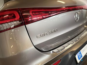 Mercedes-Benz EQA 300 4 Matic Progressive 67 kWh-5 JAAR GARANTIE-SOH 98%-DODEHOEK-C