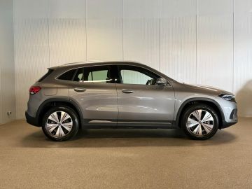 Mercedes-Benz EQA 300 4 Matic Progressive 67 kWh-5 JAAR GARANTIE-SOH 98%-DODEHOEK-C