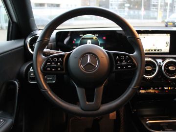 Mercedes-Benz A-Klasse 180/Style/Led/Cruise/Navi/Camera/18 inch AMG/Progressive diffuser