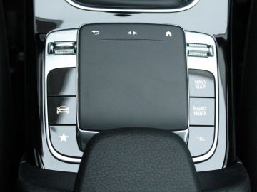 Mercedes-Benz A-Klasse 180/Style/Led/Cruise/Navi/Camera/18 inch AMG/Progressive diffuser