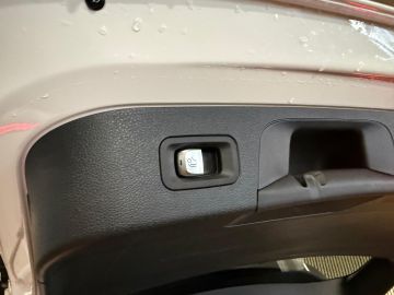 Mercedes-Benz EQC 400 4MATIC 80 kWh-SOH 95%-AMG STYLING-TREKHAAK-MEMORY-STOELVENTIL