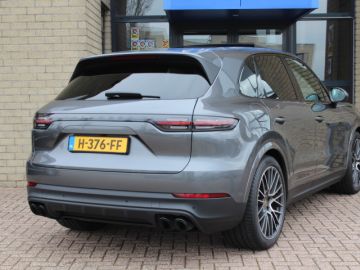 Porsche Cayenne 3.0 E Hybrid-PANORAMA-LUCHTVERING-SPORT CHRONO-ADAP. STOELEN-COMP