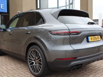 Porsche Cayenne 3.0 E Hybrid-PANORAMA-LUCHTVERING-SPORT CHRONO-ADAP. STOELEN-COMP