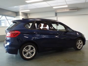 BMW 2 Serie Active Tourer 220i Executive Automaat 192pk!! Full options!, Navi