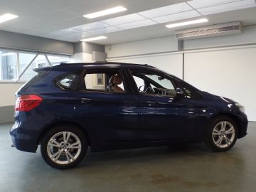 BMW 2 Serie Active Tourer 220i Executive Automaat 192pk!! Full options!, Navi