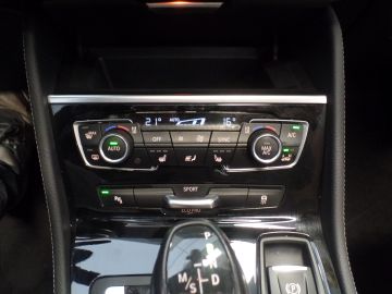 BMW 2 Serie Active Tourer 220i Executive Automaat 192pk!! Full options!, Navi