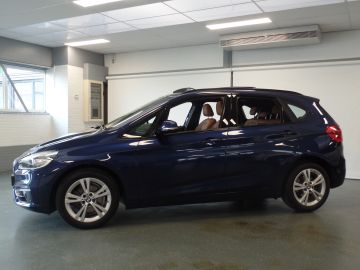 BMW 2 Serie Active Tourer 220i Executive Automaat 192pk!! Full options!, Navi