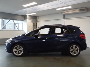 BMW 2 Serie Active Tourer 220i Executive Automaat 192pk!! Full options!, Navi