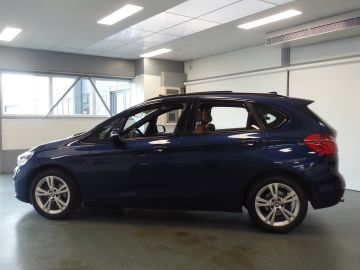BMW 2 Serie Active Tourer 220i Executive Automaat 192pk!! Full options!, Navi
