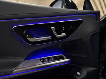 Mercedes-Benz CLE Cabriolet 200 AMG STYLING-AIRSCARF-MEMORY-360 CAMERA-TREKHAAK-ZEE