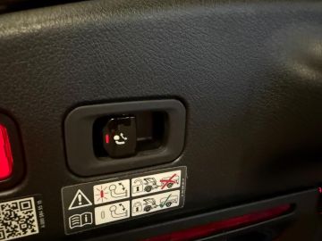 Mercedes-Benz CLE Cabriolet 200 AMG STYLING-AIRSCARF-MEMORY-360 CAMERA-TREKHAAK-ZEE