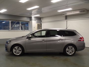 Peugeot 308 SW 1.2 PureTech Blue Lease Premium, Automaat!! Full options, Navi