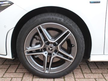 Mercedes-Benz CLA Shooting Brake 250e Hybrid AMG STYLING-PANORAMADAK-SFEER-TREKHAAK