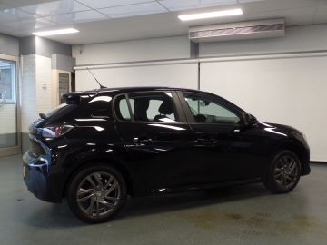 Peugeot 208 1.2 PureTech Active Pack Navigatie, Cruise controle, Airco, Elek 