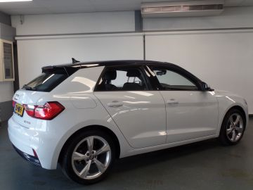 Audi A1 Sportback 30 TFSI Advanced epic 116 PK!!, Navi, 17 inch velgen, cruise cont