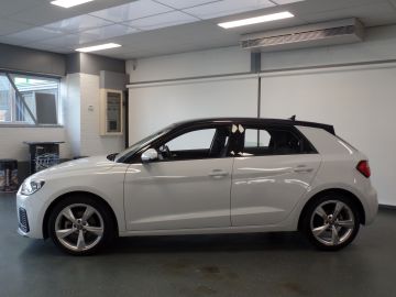 Audi A1 Sportback 30 TFSI Advanced epic 116 PK!!, Navi, 17 inch velgen, cruise cont