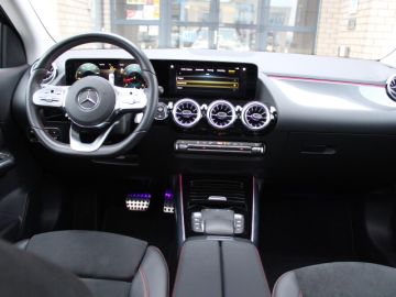 Mercedes-Benz GLA 180 AMG STYLING-PANORAMA-WIDESCREEN-SFEERVERLICHTING-COMPLEET