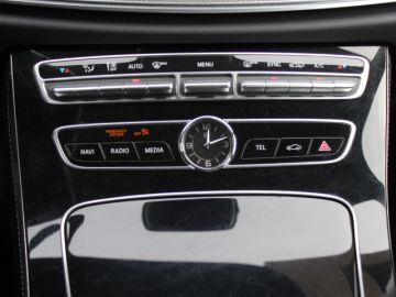 Mercedes-Benz E-Klasse 200 Avantgarde Ambition-WIDESCREEN-CAMERA-SFEER-LED