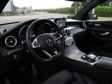 Mercedes-Benz GLC Coupé 250 4MATIC AMG Schuifdak, Trekhaak, 360° Camera, Stoelverwa