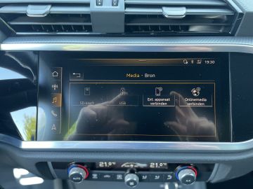 Audi Q3 35 TFSI S Line - Led - Automaat - Apple carplay etc etc!