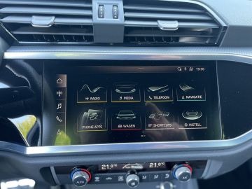 Audi Q3 35 TFSI S Line - Led - Automaat - Apple carplay etc etc!