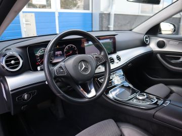 Mercedes-Benz E-Klasse 200 Avantgarde Airco, Stoelverwarming, Widescreen, Cruisecontrol