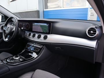 Mercedes-Benz E-Klasse 200 Avantgarde Airco, Stoelverwarming, Widescreen, Cruisecontrol