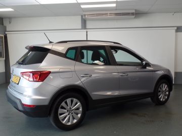 Seat Arona 1.0 TSI Style Business Intense Navigatie, Achteruitrijcamera, Pdc