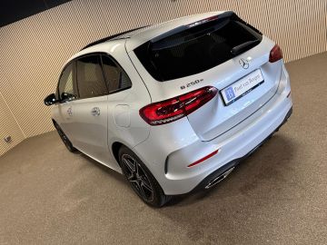 Mercedes-Benz B-Klasse 250e AMG STYLING-PANORAMA-KEYLESS-DISCTRONIC-CAMERA-HEAD UP-ZEER 