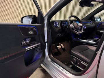 Mercedes-Benz B-Klasse 250e AMG STYLING-PANORAMA-KEYLESS-DISCTRONIC-CAMERA-HEAD UP-ZEER 