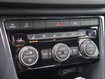 Volkswagen T-Roc 1.5 TSI Sport LED, Adapt. Cruisecontrol, Virtual cockpit, Trekhaa