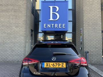 Mercedes-Benz A-Klasse 250 AMG Styling-PANODAK-MEMORY-BURMESTER-COMPLEET