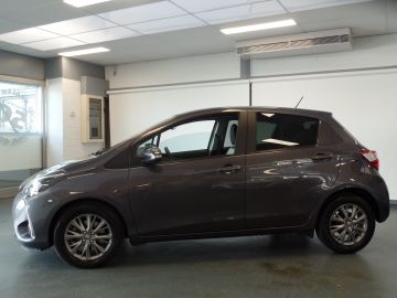 Toyota Yaris 1.5 VVT-i Dynamic Automaat, Lm velgen 15'', Elek ramen, Clima con